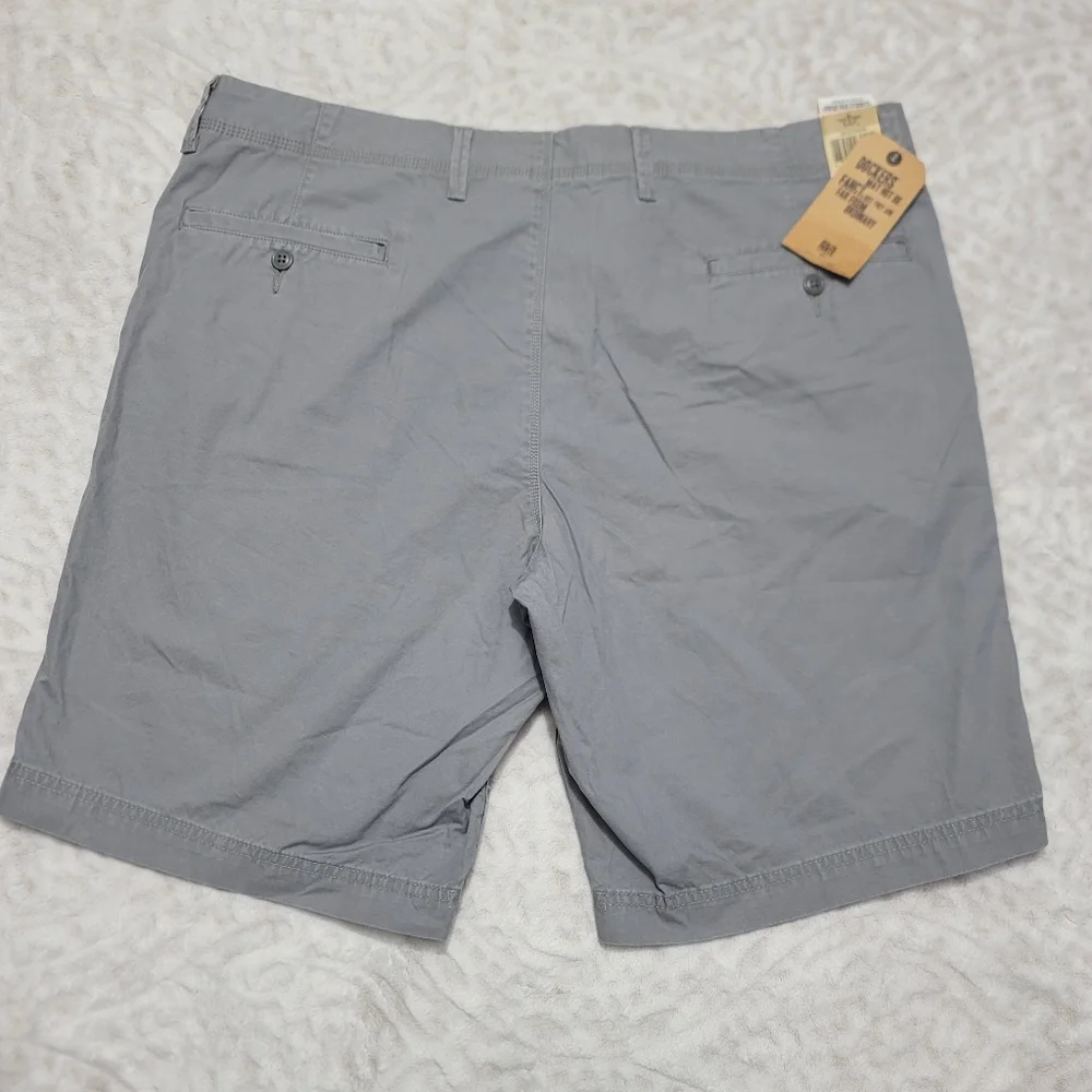 Dockers Flat Front Shorts Straight Fit Men's‎ Size 40 Gray NWT